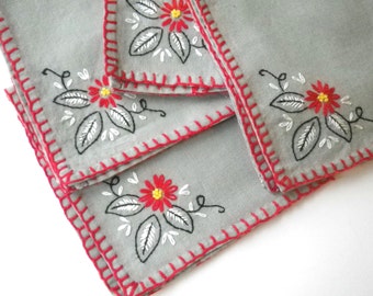 Redwork Napkins 4 Embroidered Red Napkins Vintage