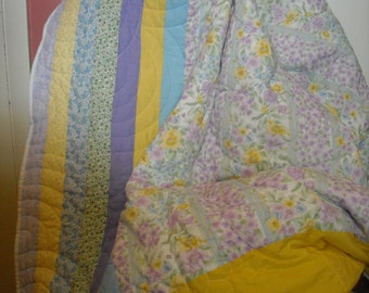 Twin Size Quilt with Rainbows and Daisies with Pastel Lilac, Yellow, Blue, Green, White,Purple