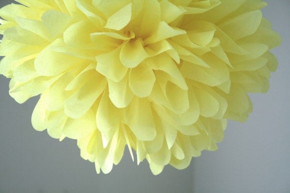 Pale Yellow ... 1 tissue paper pom // diy // wedding decorations // indie // birthday party // classroom decoration Il_570xn