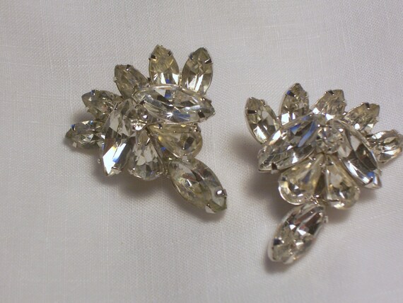 vintage kramer rhinestone earrings
