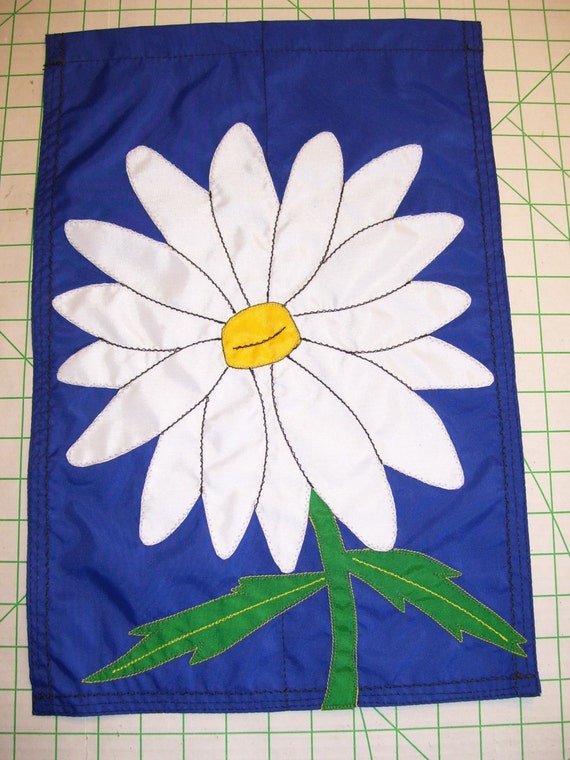 Daisy Garden Flag