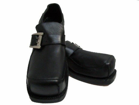 square toe box heels