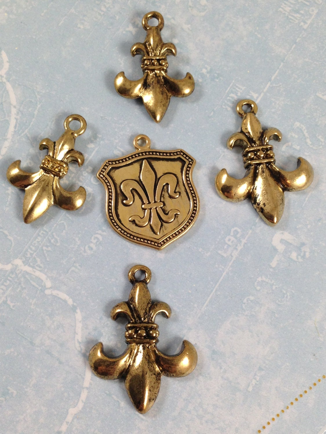 Sterling Silver Fleur De Lis Pendant / Charm, Italian Box Chain