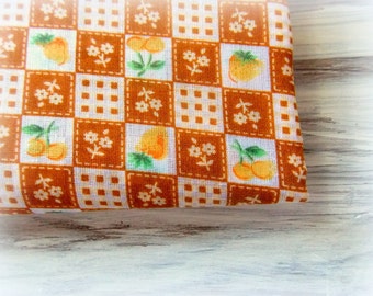 Vintage Gold Checked Fruit Fabric / One Fat Quarter / Vintage Fabric