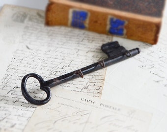 Antique handmade Key Rack French Iron skeleton key Key holder wall rack ...