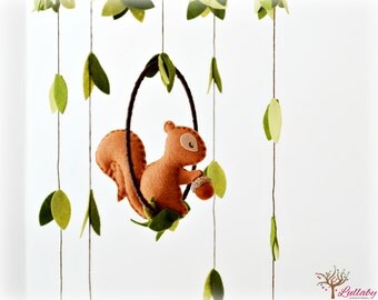 Squirrel mobile - woodland - Nursery baby mobile - Felt green, cinnamon brown, latte brown squirrel - Nursery decor - MADE TO ORDER