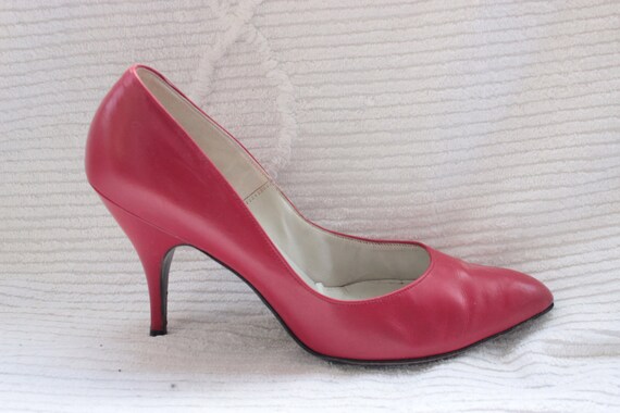 Vintage 60s Womens 1960s Bright Red High Heel Shoe Classic Pumps