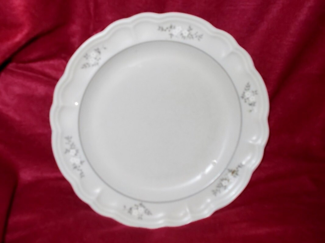 Pfaltzgraff Heirloom Dinner Plate TWO Vintage Stoneware Plates Haute