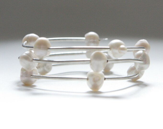 Pearl bracelet, pearl cuff, cuff bracelet, baroque pearl bracelet, memory wire bracelet, one size bracelet, women cuff, woman bracelet