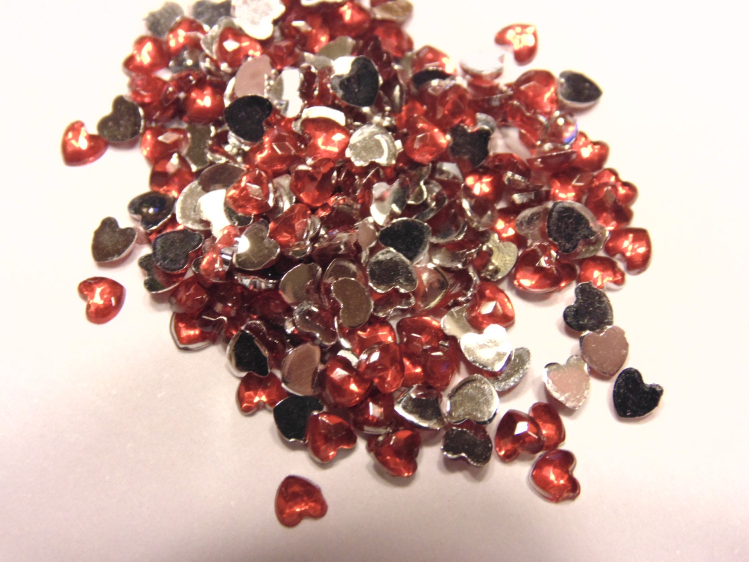 100 red heart flat back rhinestone beads great for nail art