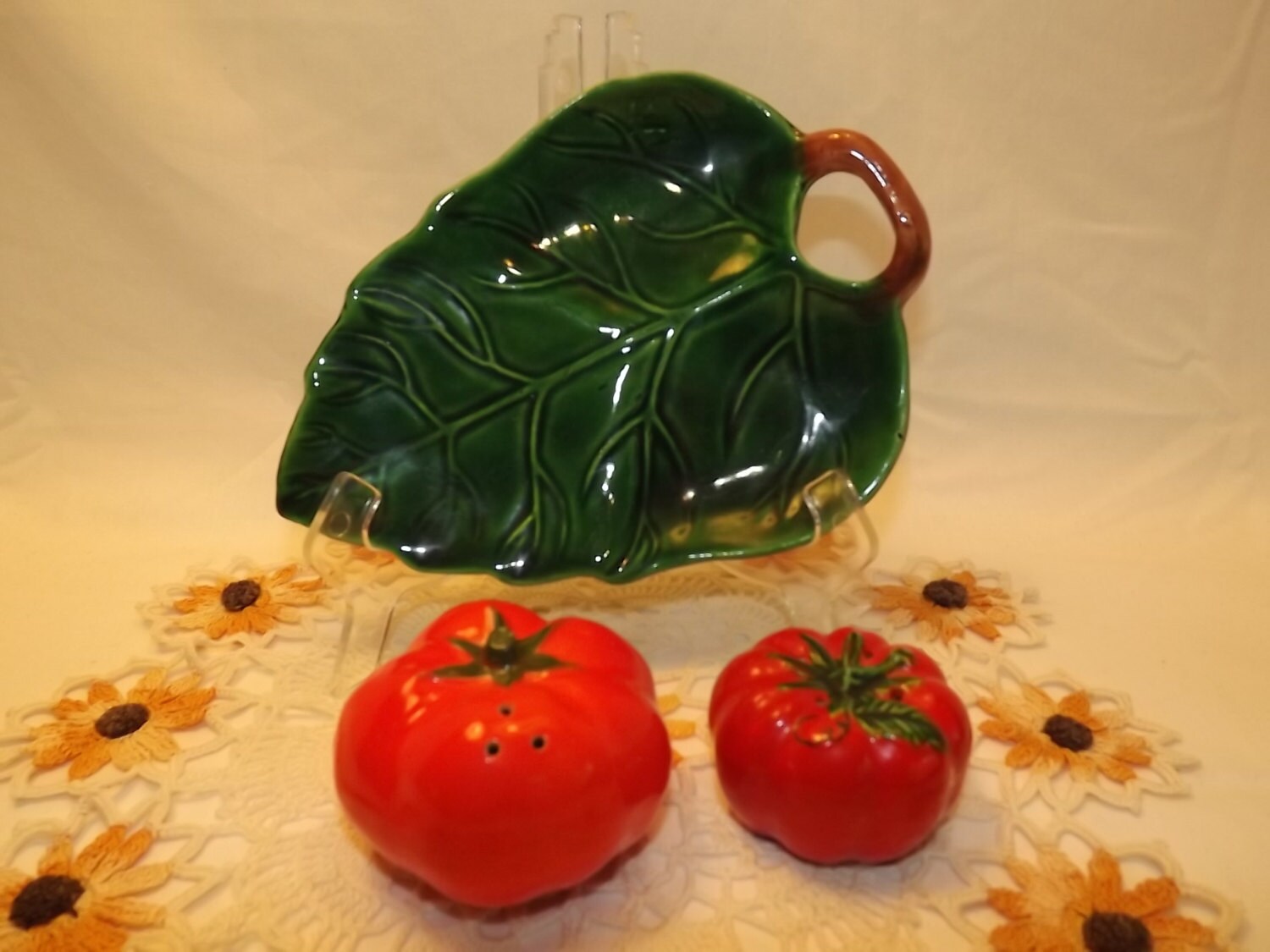 Rare Vintage Tomato Salt and Pepper Set with Tray, Red Tomato Shakers