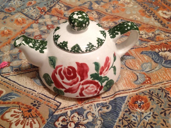 Mini Vintage teapot red roses and green leaves and designs