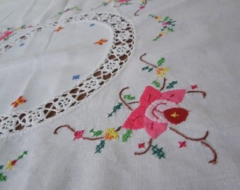 Floral applique and crochet table cloth White cotton square Vintage