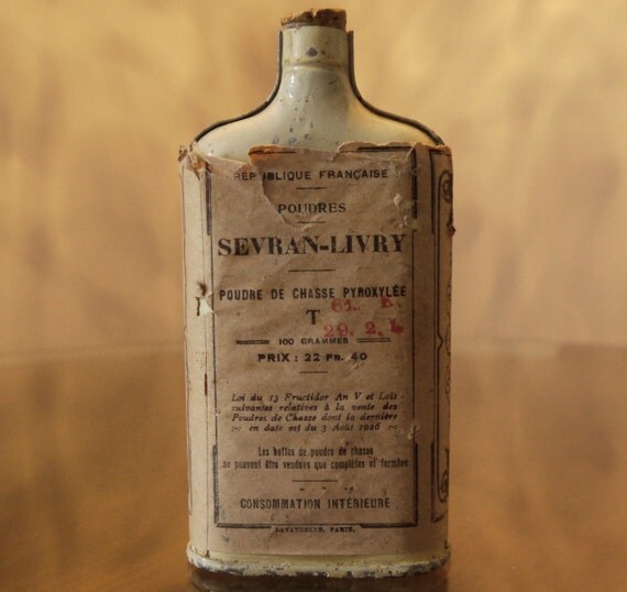Ancienne Bouteille De Poudre Pour Chasse - Sevran-Livry - Métal