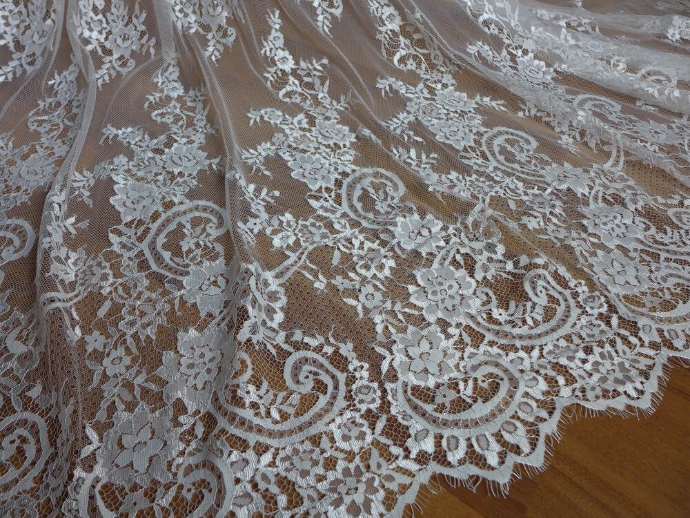Gorgeous Chantilly Lace Fabric in Ivory for Wedding dress