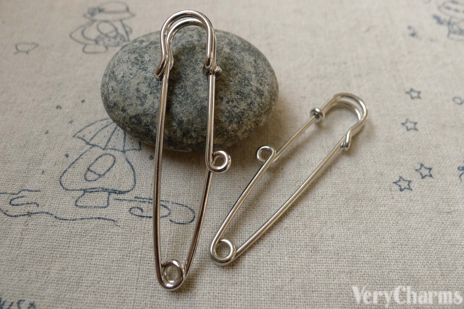 gold kilt pins single loop safety pins broochs 15x58mm set of one loop kilt pin safety pins broochs platinum tone 10x58mm gold kilt pins single loop safety pins broochs 15x58mm set of one loop kilt pin safety pins broochs platinum tone 10x58mm