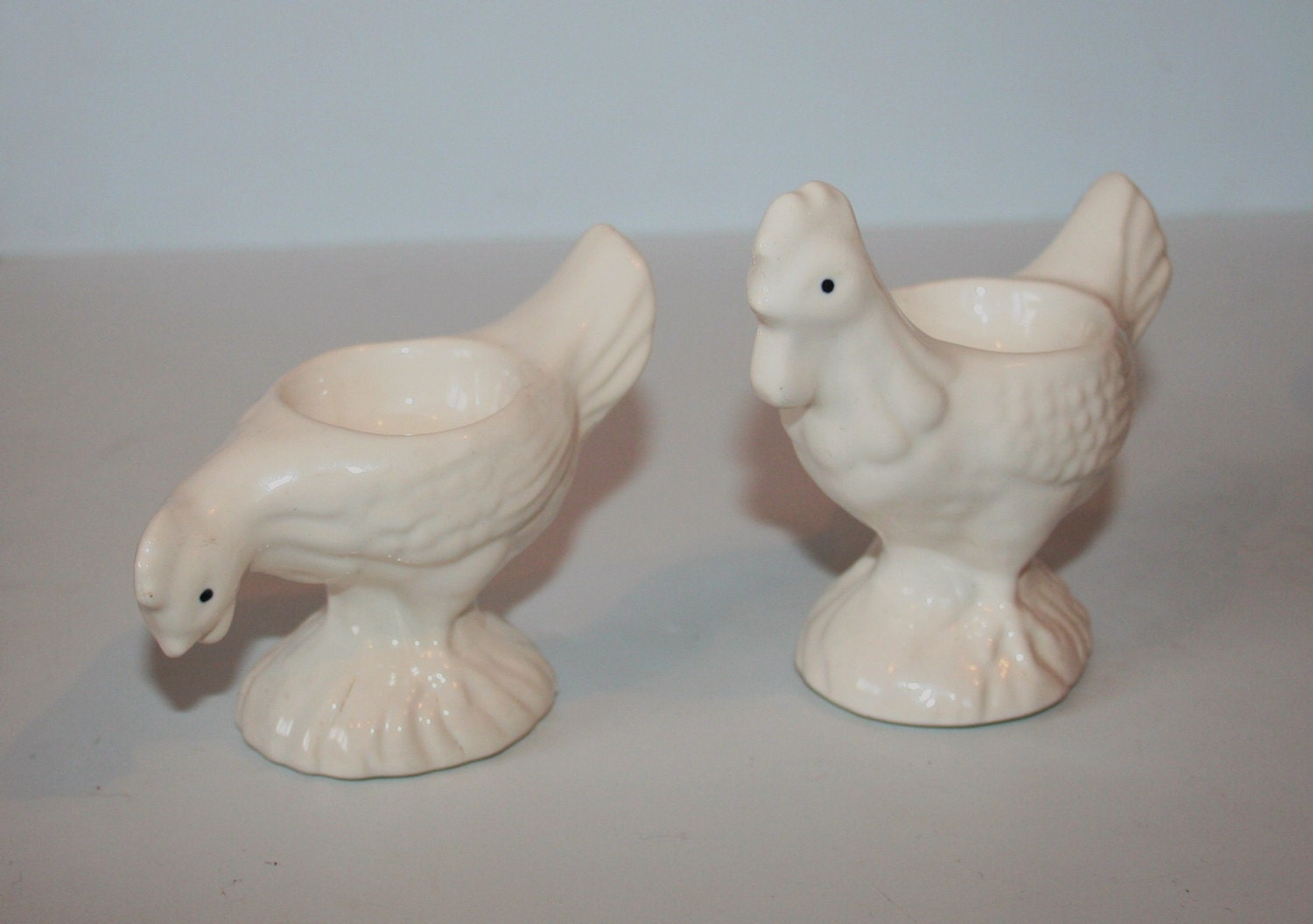 Two Beautiful Vintage Ceramic Chicken Egg Cups / MEMsArtShop.