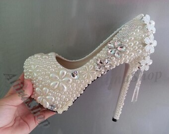 Items similar to Ivory wedding shoes, Vintage wedding, Crystal heels ...