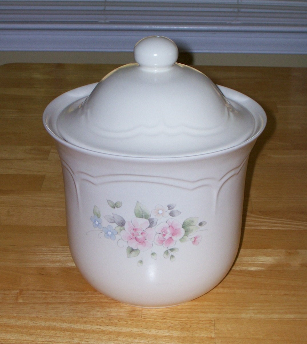 Vintage Pfaltzgraff large kitchen canister 506 Tea Rose 3