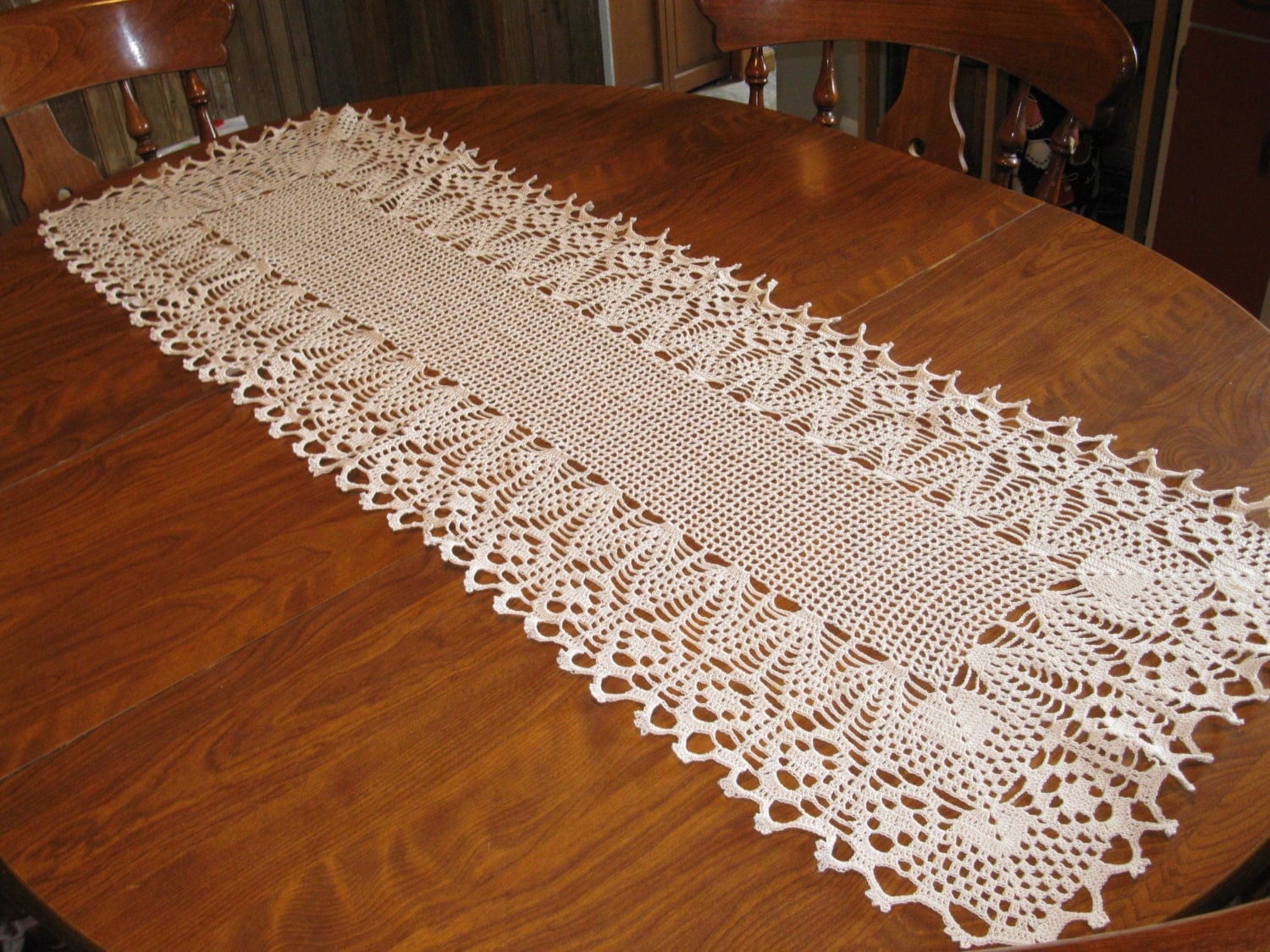 crocheted-table-runner