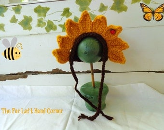 Crochet Sunflower bonnet in Newborn size. Photo Prop