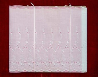 Vintage Broderie Anglaise - 3 metres long.