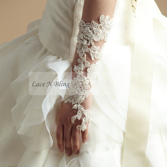 Ivory bridal gloves lace gloves Wedding gloves fingerless gloves ivory gloves french lace gloves Off White Lace Gloves Long Lace Gloves