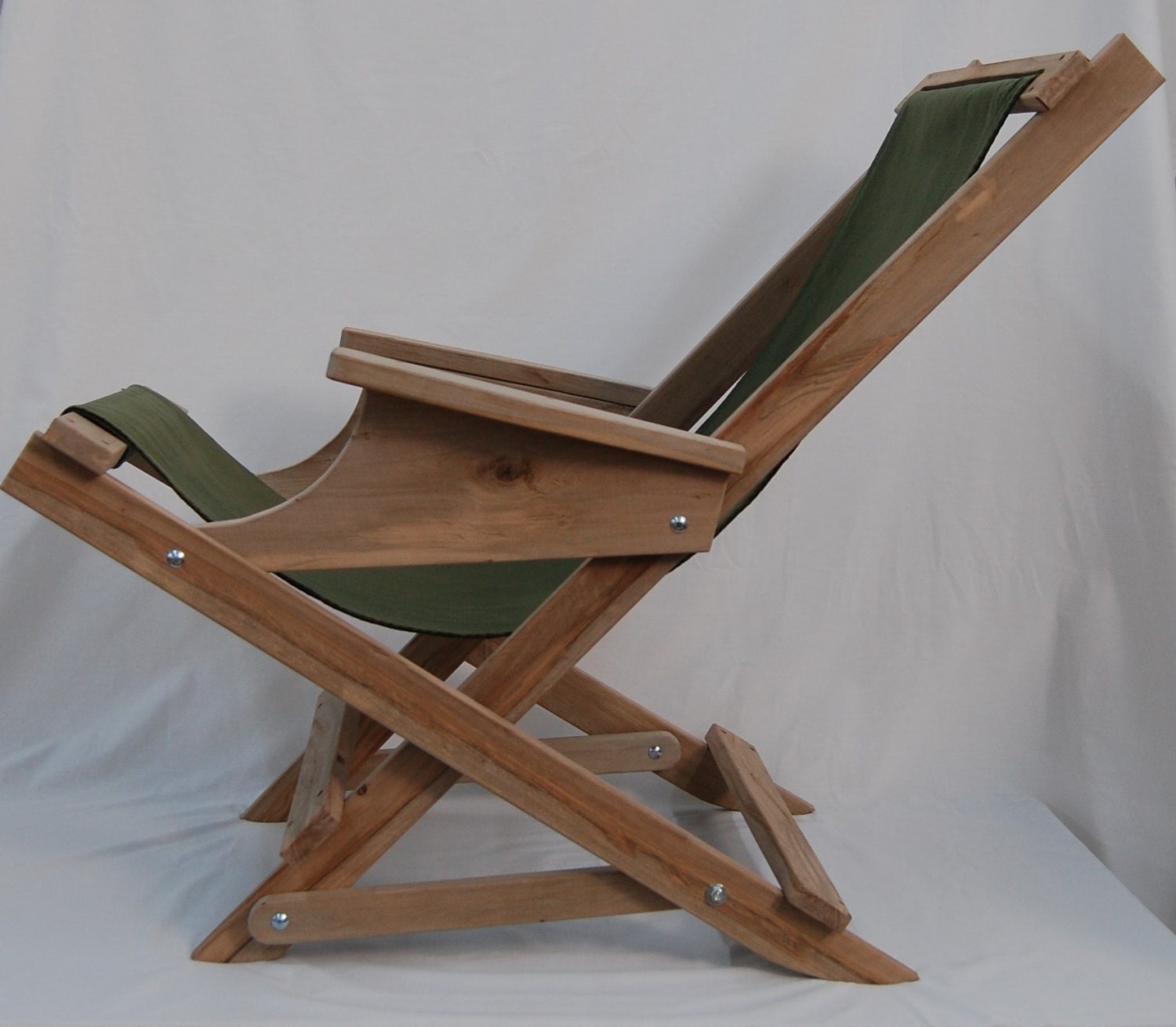 Foldable rocking deck chair