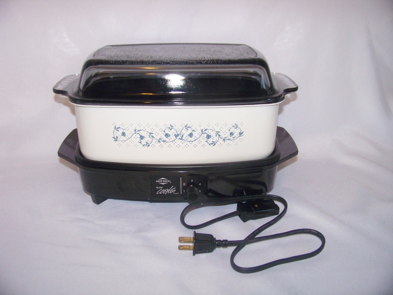 West Bend 4 Qt Slow Cooker Griddle With Glass Lid by onlygot1