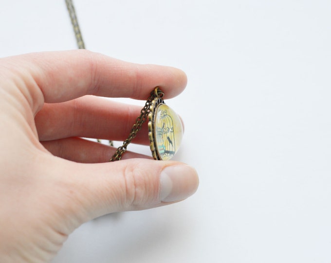SHABBY CHIC Round pendant metal brass with a picture vintage bird in a cage under glass