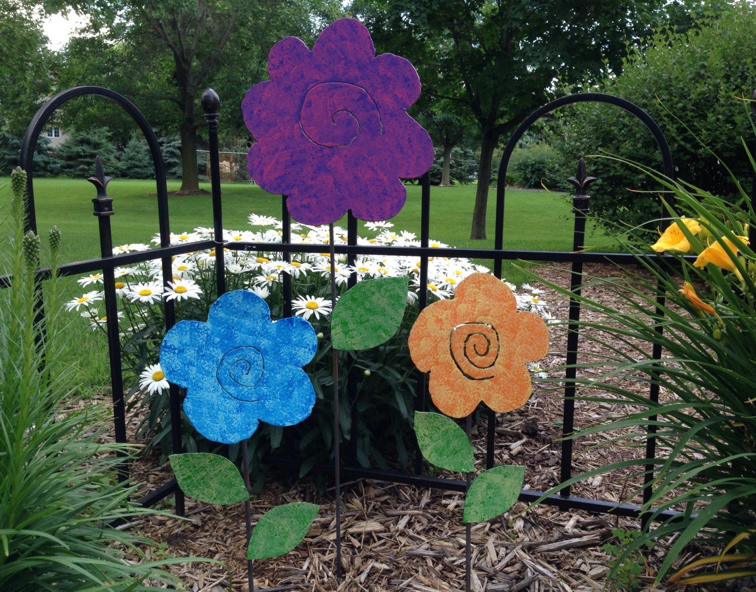 Metal Garden Art Flower Garden Stakes Yard Art Flowers SET