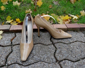 Authentic Vintage CHANEL classic beige nude CC logo heels sz 36