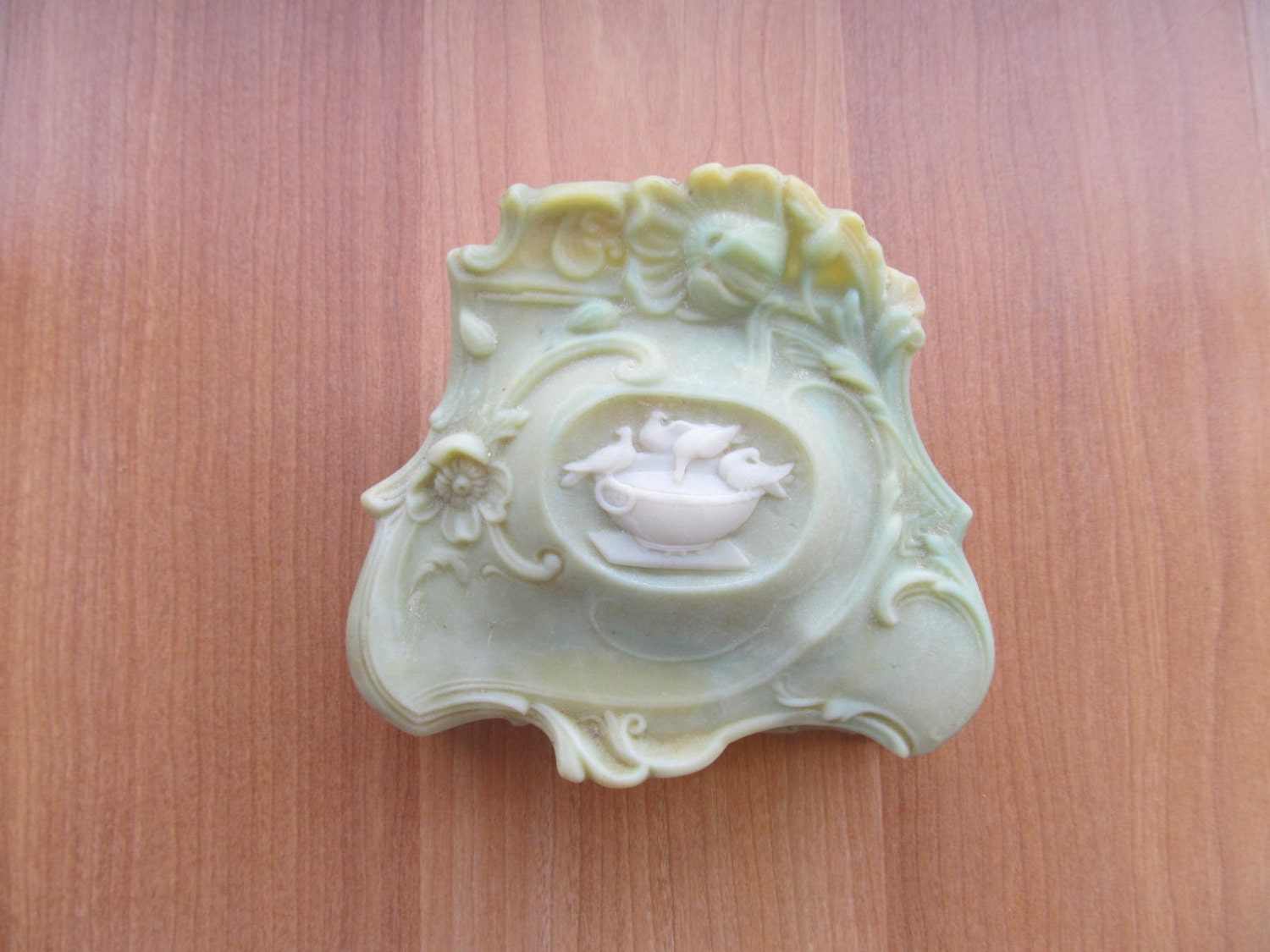 Incolay stone hinged green jewelry box vintage by lolatrail