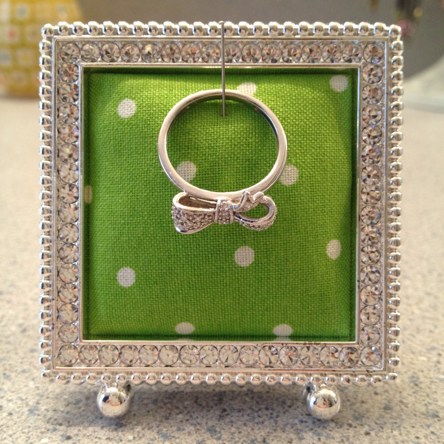 Wedding Engagement Ring Display 2x2 Sparkly Frame Green
