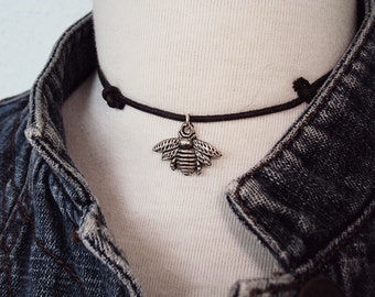 Bee Choker Necklace ~ Bee Necklace ~ Unique Gift Ideas ~ Insect Jewelry ~ 90s Choker Necklace ~ Grunge Style ~ Soft Grunge Choker