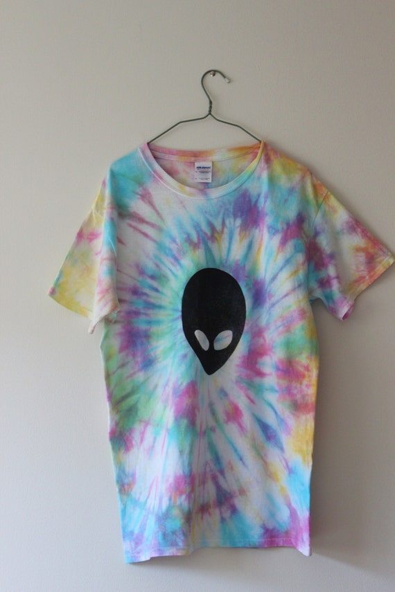 how to make an alien tie dye shirt