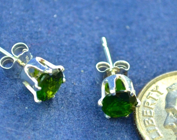 Chrome Diopside Studs, 5mm Round, Natural, Set in Sterling Silver E483