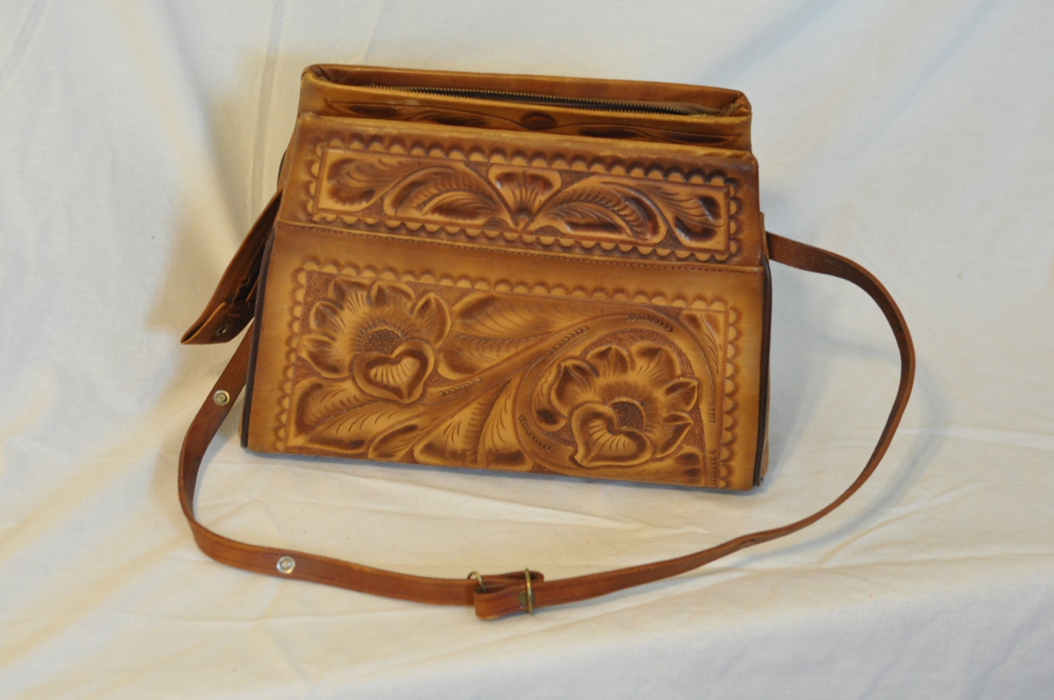 Vintage Hand Tooled Leather Purse Handbag Floral Pattern