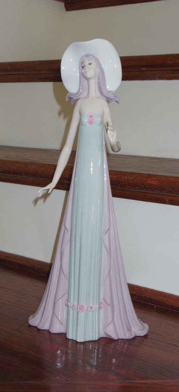 Retired LLADRO PORCELAIN Debutante 1431 Issue 1982 by GlassPalace