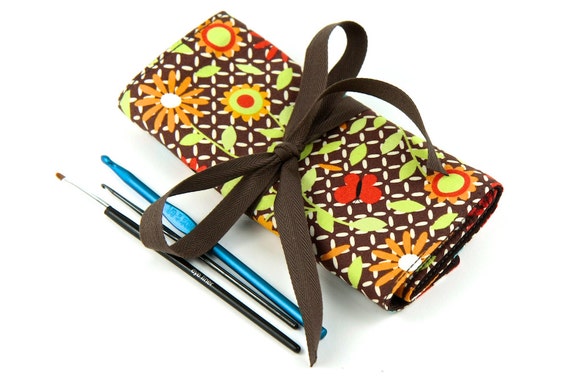 Crochet Hook Case - Lattice with brown pockets