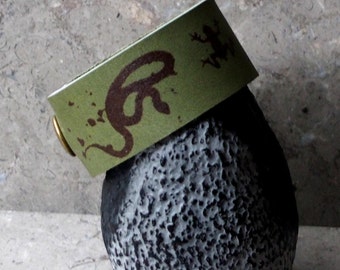 The "Half Off Ragnarok" images on leather wrist strap