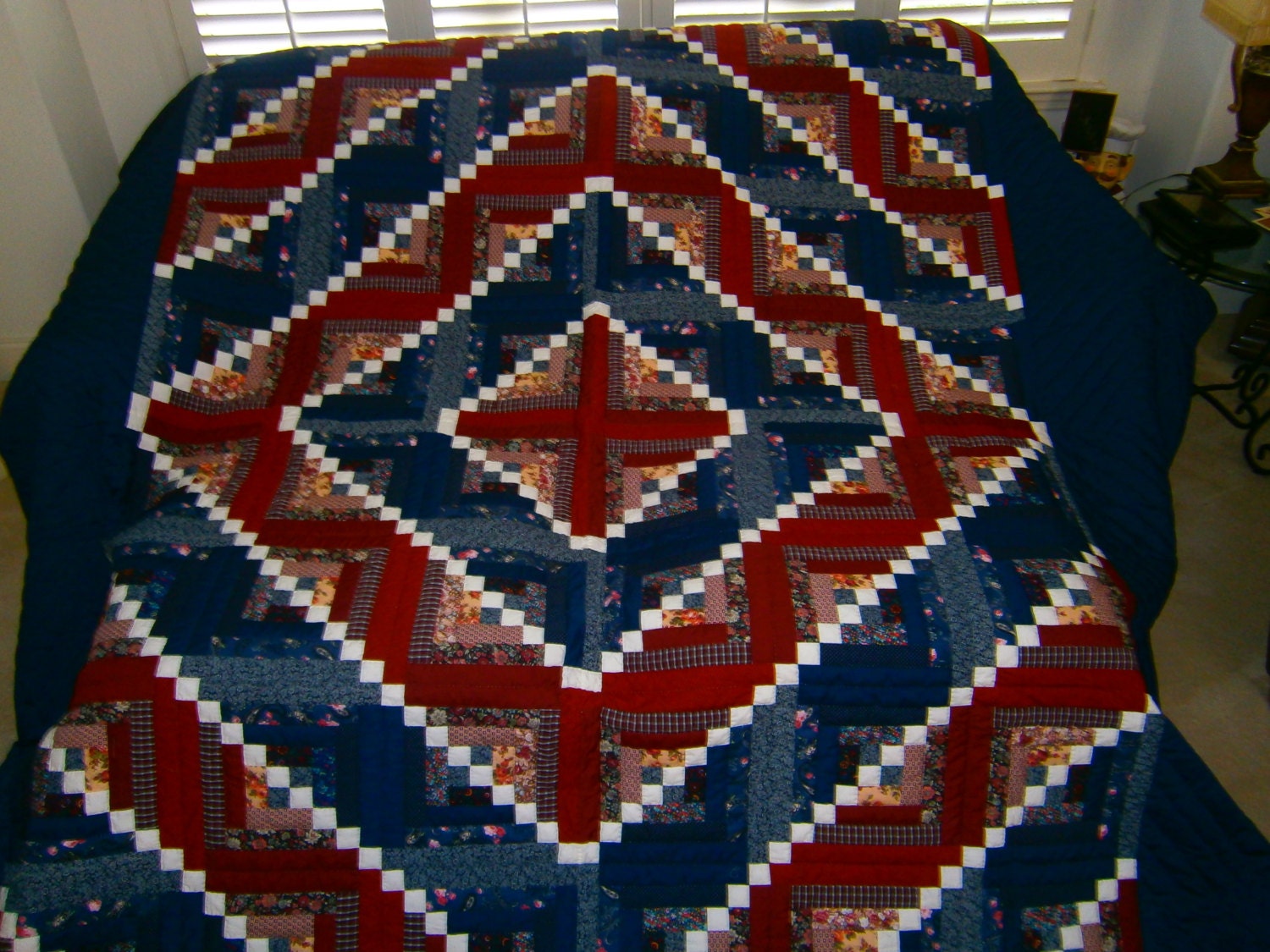 handstitched-hand-made-amish-pattern-log-cabin-quilt