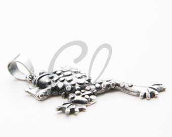 One Piece Sterling Silver Lucky Money Toad Frog Pendant - 31x13mm