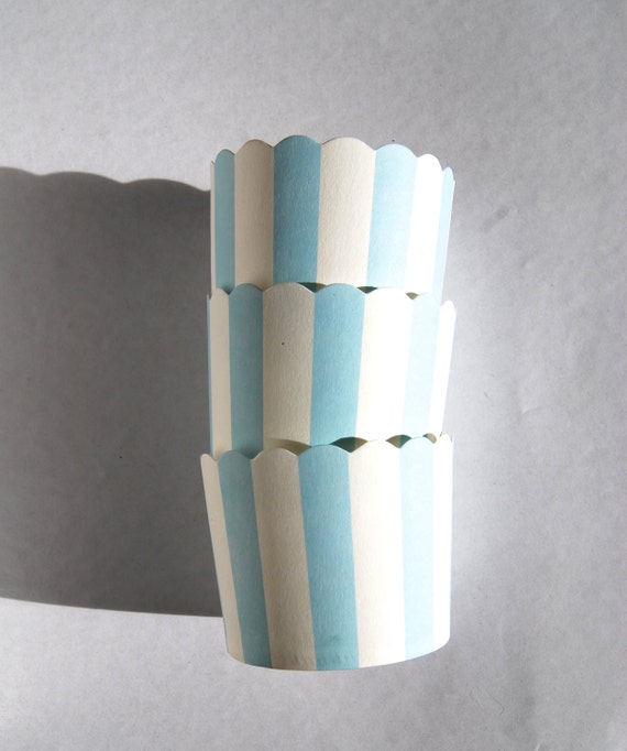 Scallop Baking Cups in Light Blue Stripes 12 by CupcakeSocial