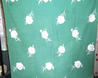 1950s PRINT KITCHEN TABLECLOTH - White Carnations on Mint Green
