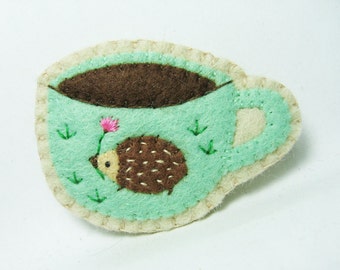 A hedgehog that loves coffee felt brooch - made to order
