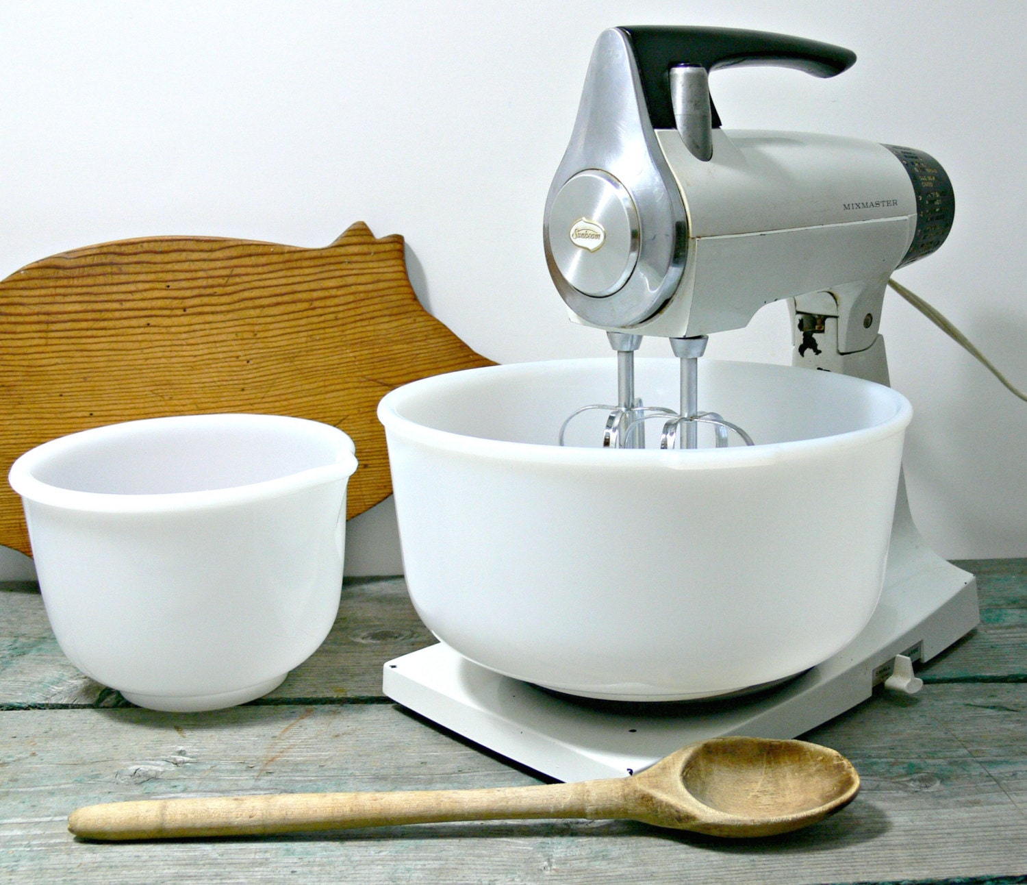 Vintage Sunbeam Mixmaster 12 Speed Glasbake Bowls