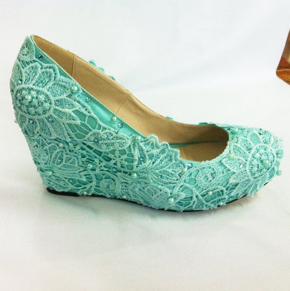 Items similar to Emerald green lace wedge shoes for outdoor wedding ...