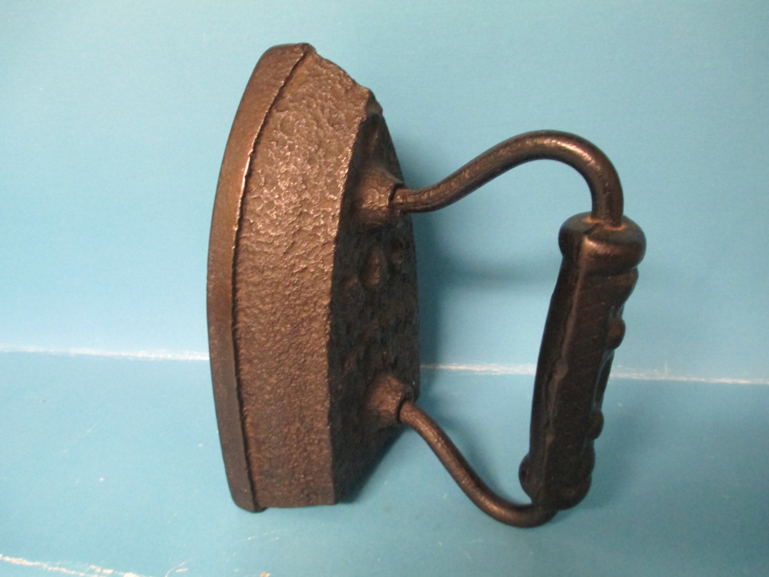 Vintage cast iron clothes iron with metal handle used 6 1/2