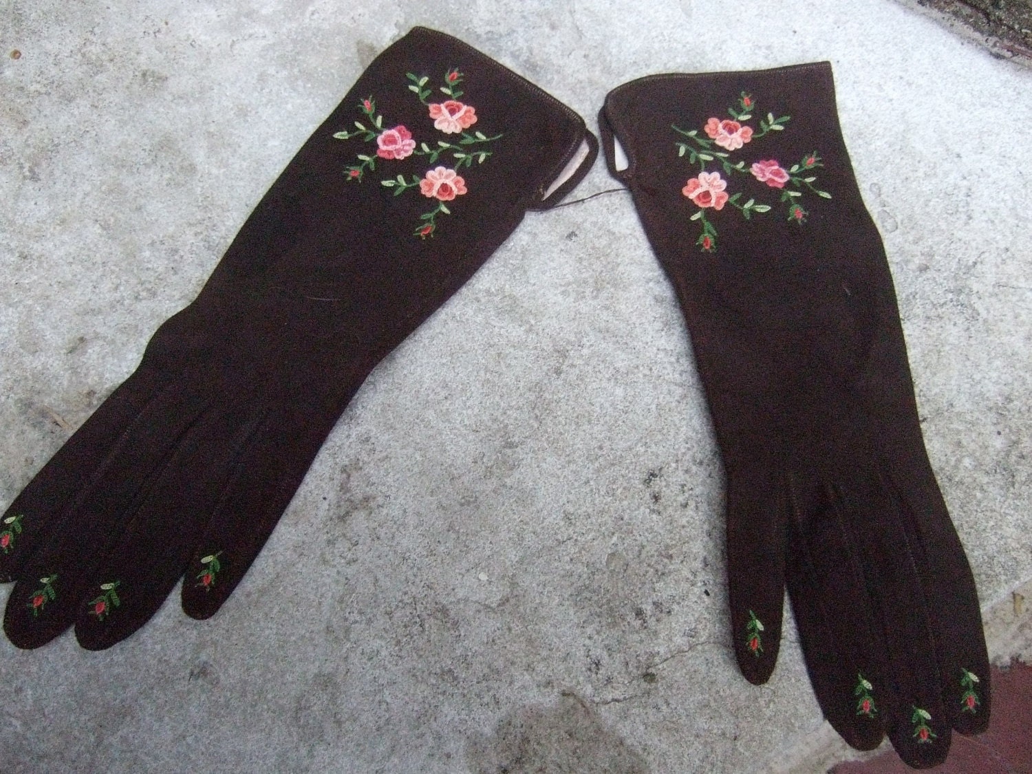 2x Vintage Embroidered Brown Suede Gloves – Classics.Life